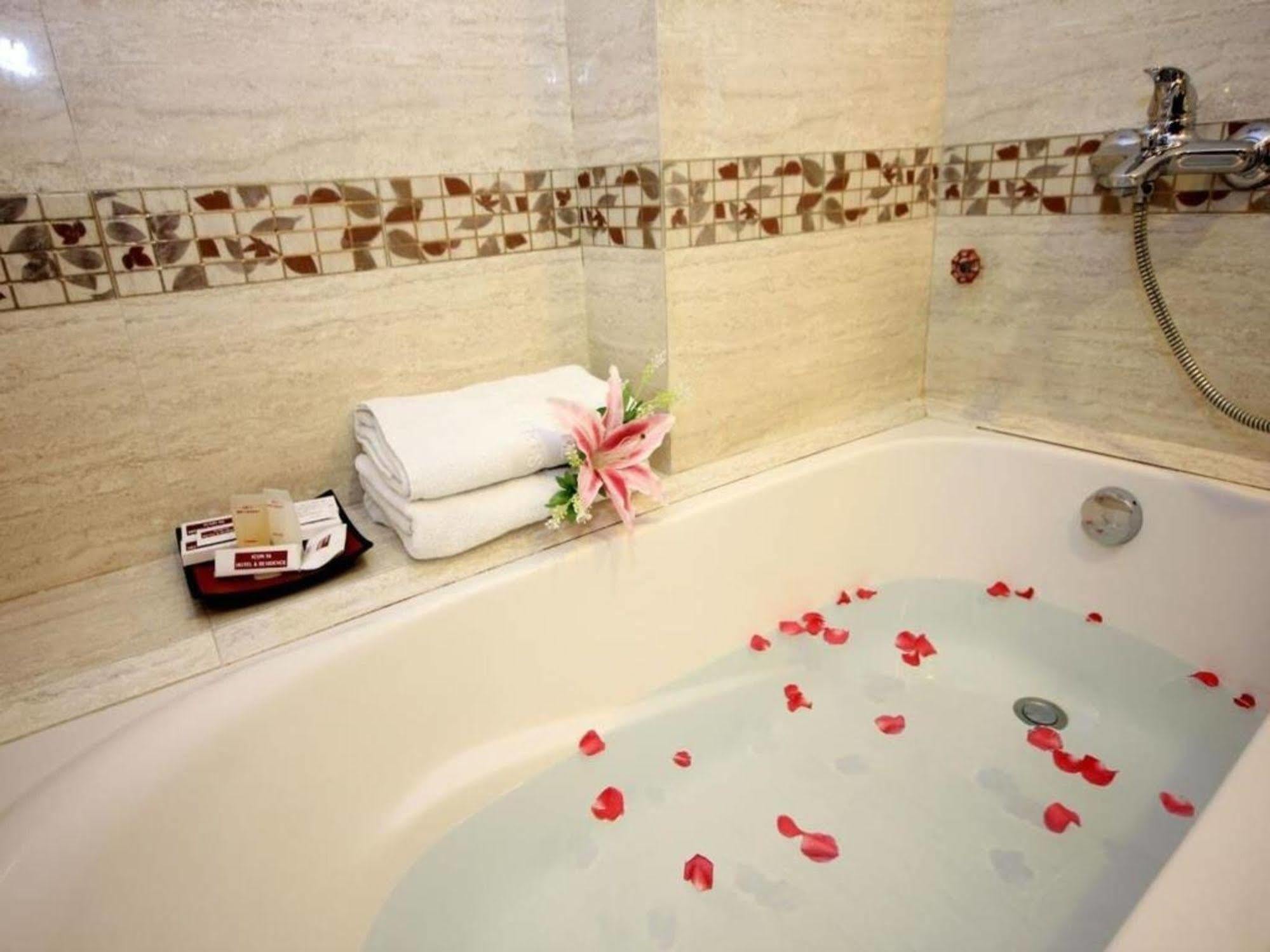 Sense Legend Hotel And Spa Хошимин Экстерьер фото